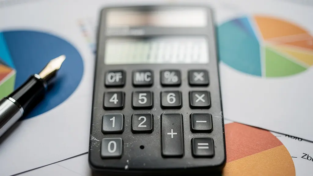 Calculatrice et graphiques circulaires symbolisant la répartition des frais d'acquisition immobilière.